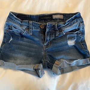 Womens/teen jean shorts. Size 00.